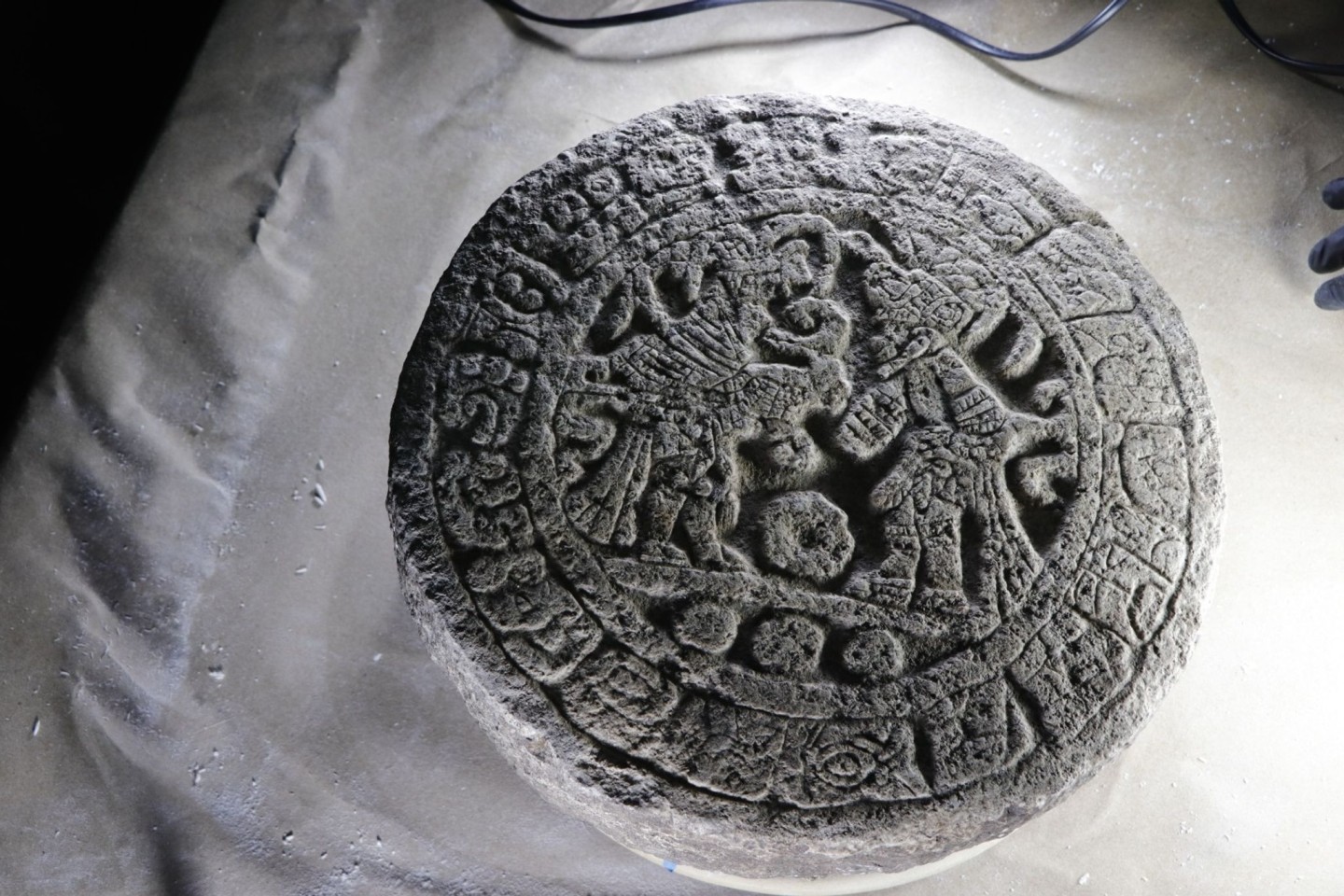 Auf diesem vom Kulturministerium von Mexiko zur Verfügung gestellten Bild ist ein rundes skulpturales Objekt des Ballspiels der Maya-Kultur zu sehen.