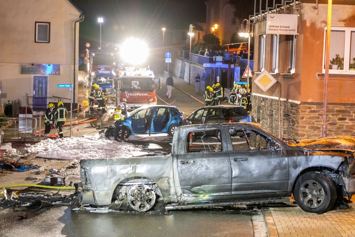 Bei einem Verkehrsunfall mit drei beteiligten Autos in Lauter-Bernsbach sind neun Menschen verletzt worden.