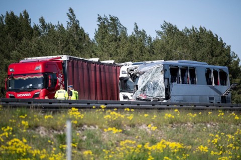 Mehr als 50 Verletzte bei Reisebus-Unfall auf der A12