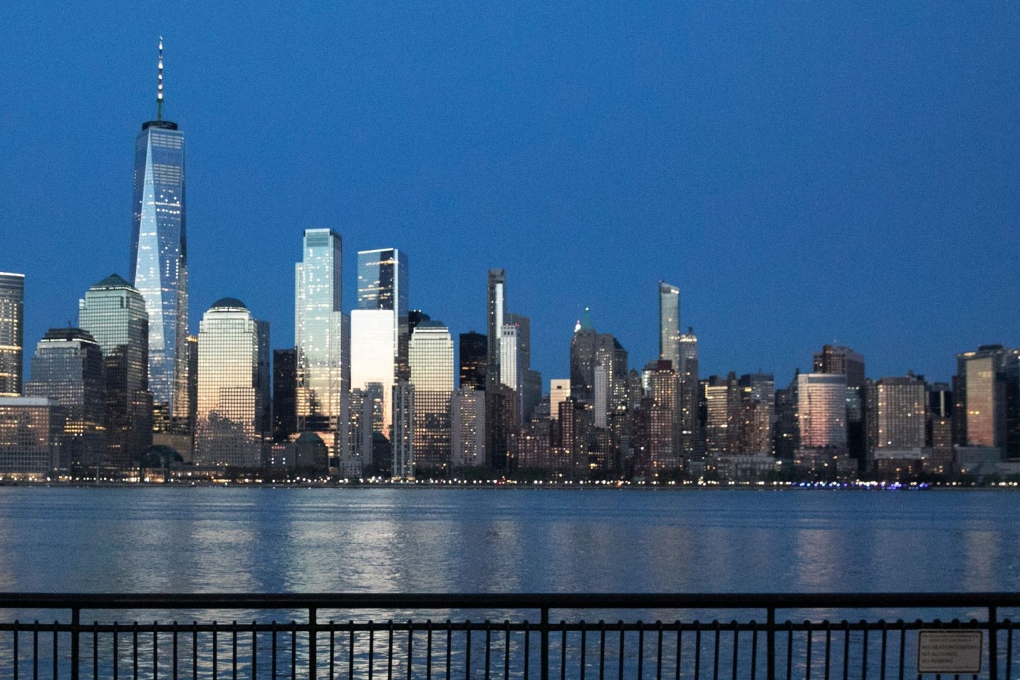 Die Skyline von Manhattan. New York könnte künftig stärker von Überflutungen betroffen sein als andere Küstenstädte.