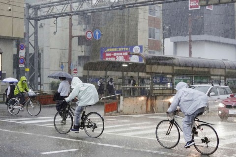 Taifun überzieht Japan mit starkem Regen 